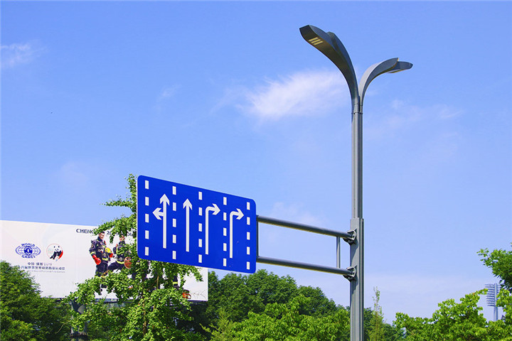 與交通指示牌合桿2 與交通指示牌合桿2