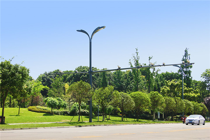 與交通卡口設(shè)備合桿 與交通卡口設(shè)備合桿