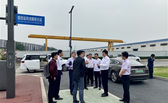 青島市領(lǐng)導(dǎo)一行蒞臨華體科技考察共商合作新模式