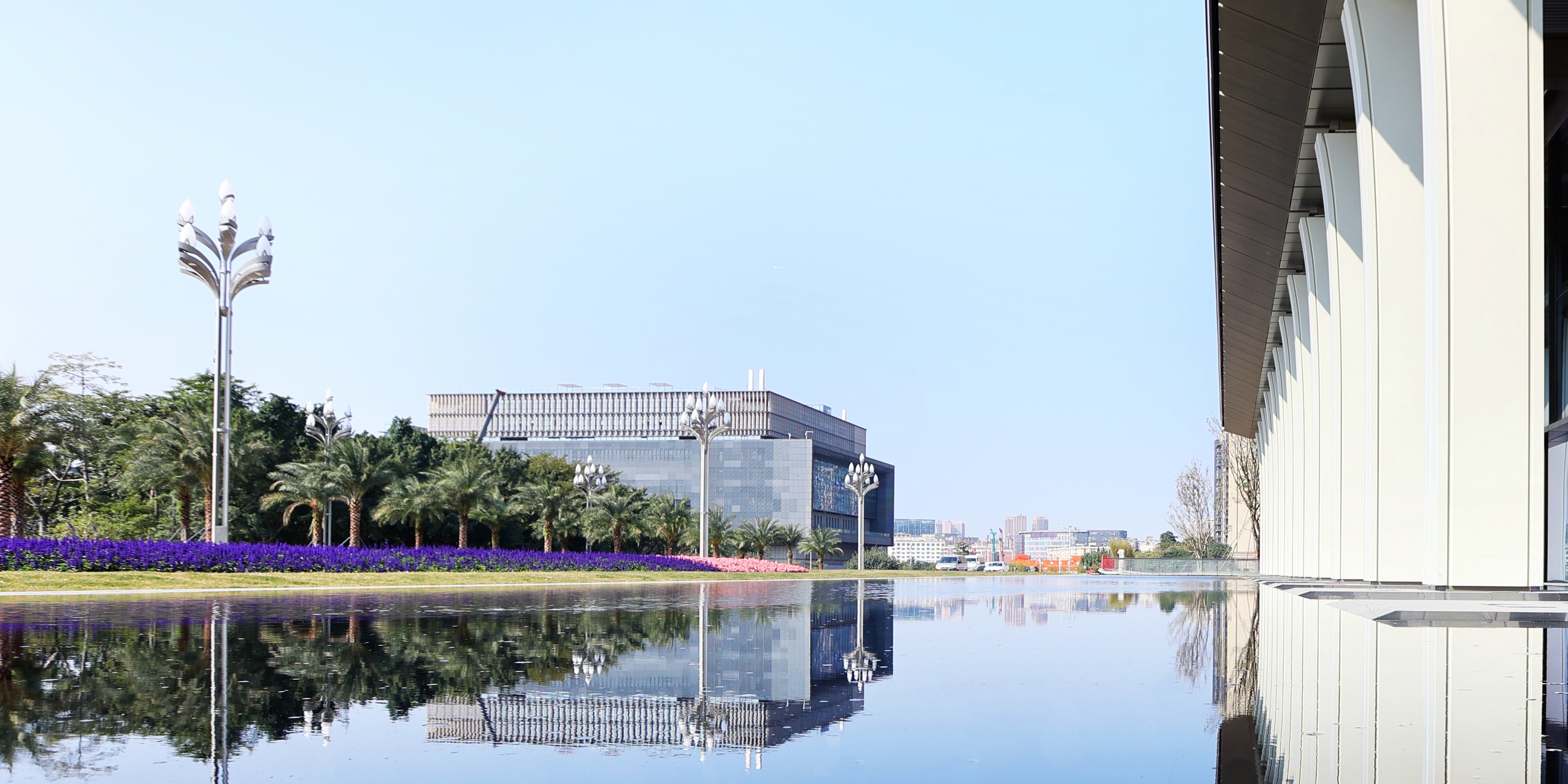 廣州首批！玉蘭燈點(diǎn)亮廣州白云國(guó)際會(huì)議中心天際線