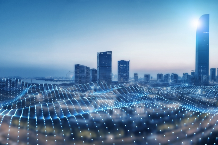 使智慧路燈等物聯(lián)網(wǎng)城市家具成為城市數(shù)據(jù)采集交互的節(jié)點和遍布城市的智能服務終端，實現(xiàn)了傳統(tǒng)市政建設與新基建的完美融合。