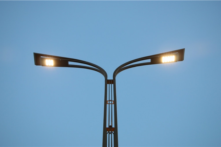 作為中國道路照明領域第一家也是唯一一家主板上市企業(yè)，華體科技整合自身優(yōu)勢，利用5G、Ai算法、邊緣計算等創(chuàng)新技術